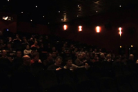 Prallgefllter Kinosaal bei der Premiere in Ahaus